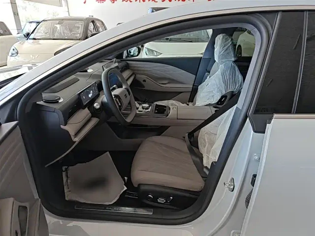 Geely Galaxy Xingyao 8 — Фото автомобиля 15