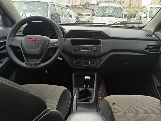 Wuling Hongguang — Фото автомобиля 9