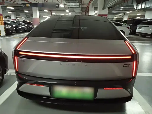 Xpeng P7 — Фото автомобиля 5