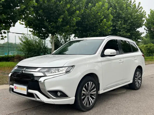 Фотография автомобиля — Mitsubishi Outlander