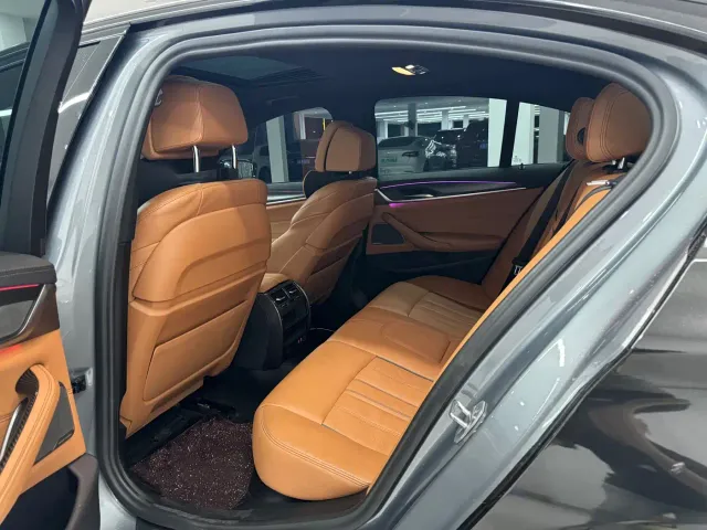 BMW 5 Series — Фото автомобиля 5