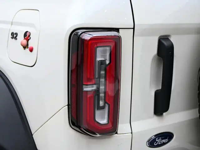 Ford Bronco — Фото автомобиля 10
