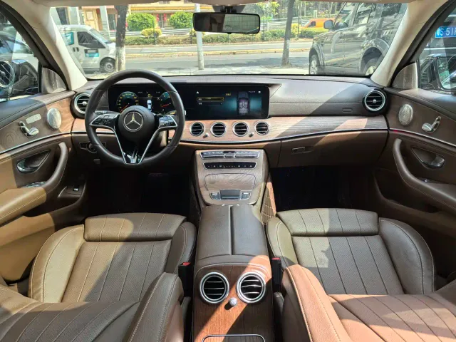 Mercedes-Benz E-Class — Фото автомобиля 8