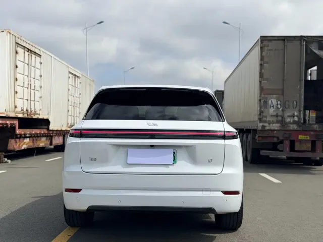 Li Auto L7 — Фото автомобиля 11