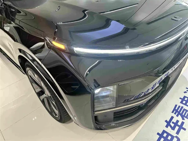 Li Auto L8 — Фото автомобиля 3