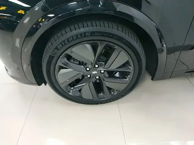 Li Auto L7 — Фото автомобиля 22