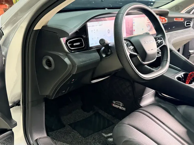 Roewe D7 — Фото автомобиля 10