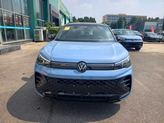 Volkswagen Tiguan L — Фото автомобиля 2