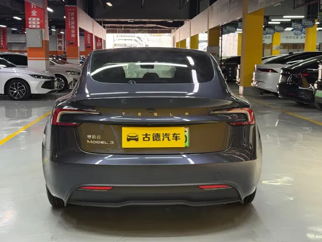 Tesla Model 3 — Фото автомобиля 6