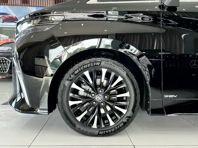 Toyota Alphard — Фото автомобиля 30