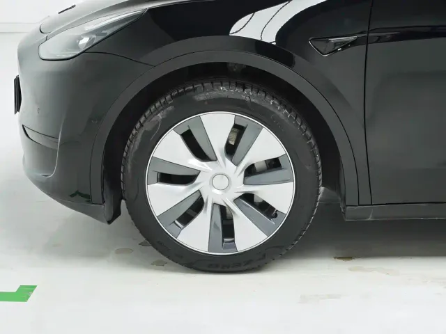 Tesla Model Y — Фото автомобиля 8