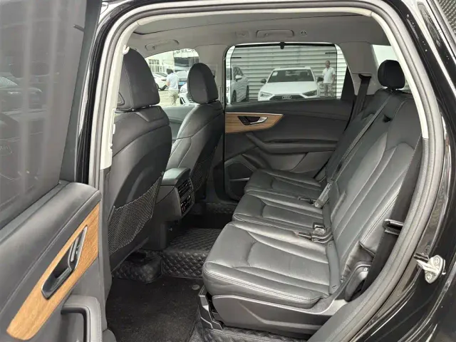 Audi Q7 — Фото автомобиля 7