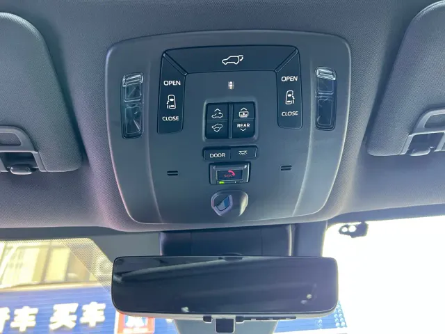 Toyota Sienna — Фото автомобиля 23