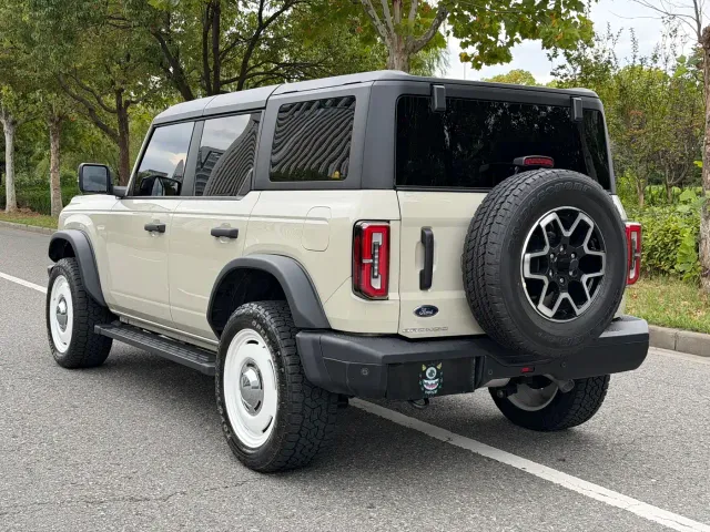 Ford Bronco — Фото автомобиля 6
