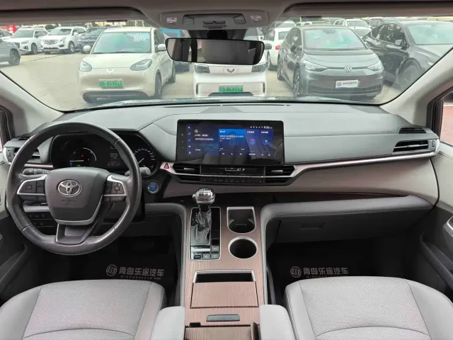 Toyota Granvia — Фото автомобиля 11