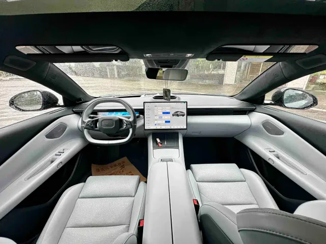 Lynk & Co Z10 — Фото автомобиля 9