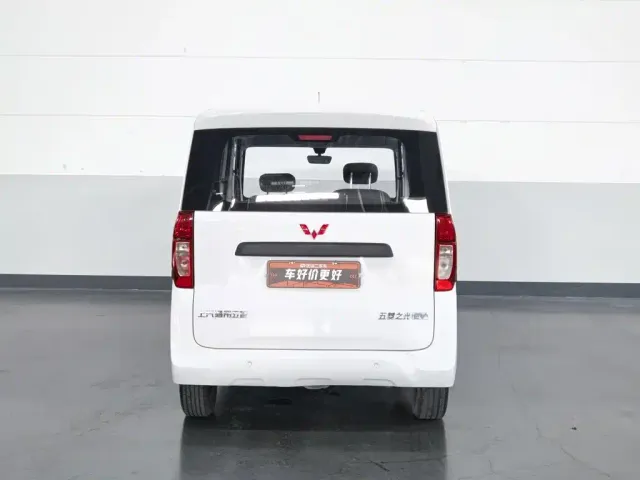 Wuling Zhiguang NEV — Фото автомобиля 4