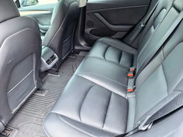 Tesla Model 3 — Фото автомобиля 6