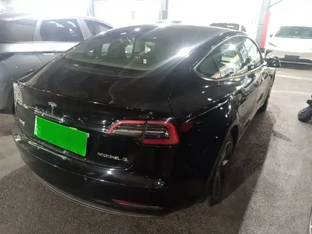 Tesla Model 3 — Фото автомобиля 6