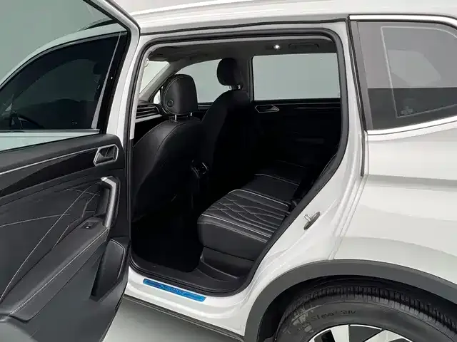 Volkswagen Tiguan L — Фото автомобиля 15
