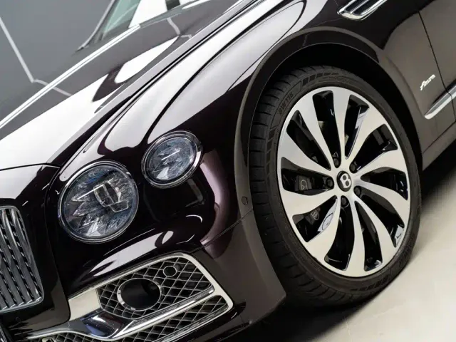 Bentley Flying Spur — Фото автомобиля 3