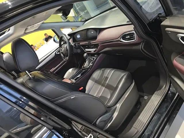 GAC Trumpchi M6 — Фото автомобиля 24