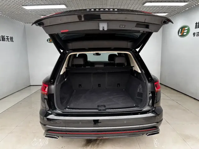 Volkswagen Touareg — Фото автомобиля 28