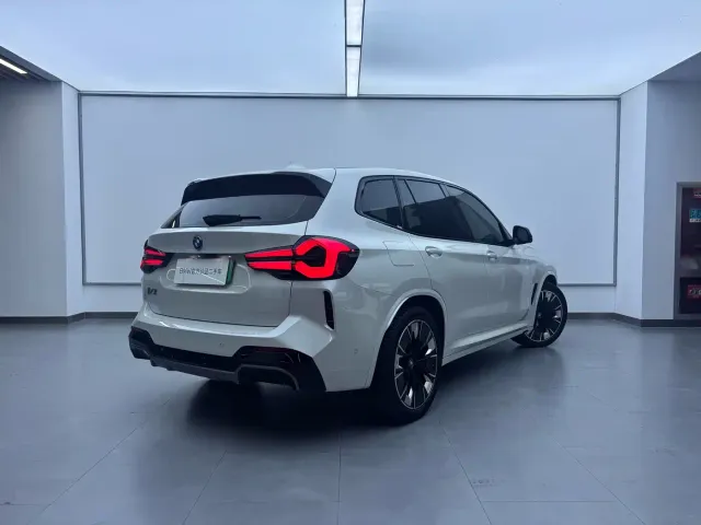 BMW iX3 — Фото автомобиля 4