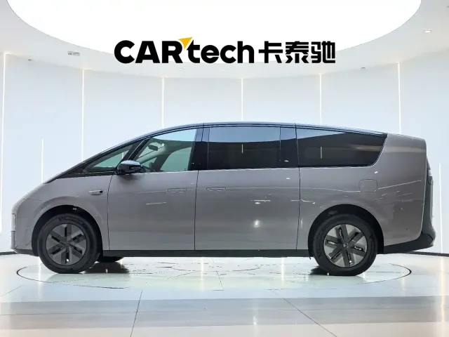 Li Auto MEGA — Фото автомобиля 3