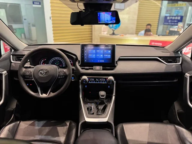 Toyota RAV4 — Фото автомобиля 13