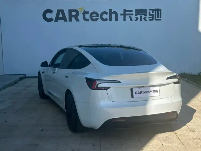 Tesla Model 3 — Фото автомобиля 4