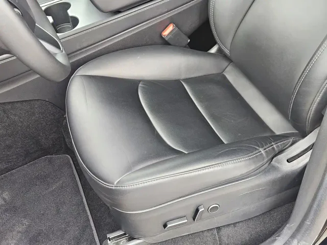 Tesla Model Y — Фото автомобиля 11