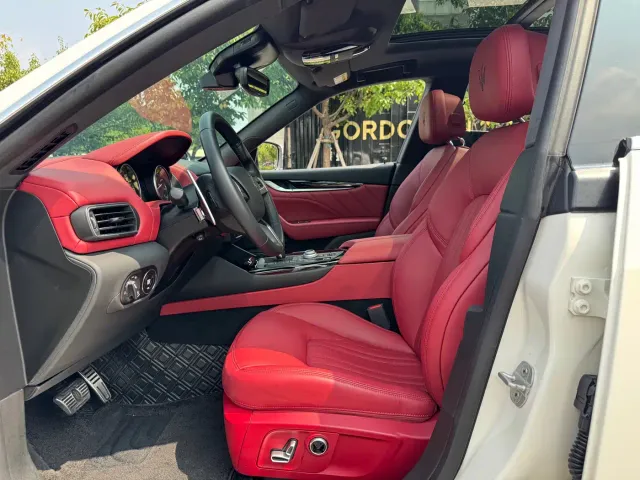 Maserati Levante — Фото автомобиля 4