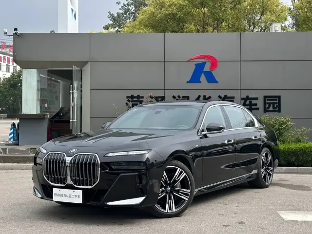 Фотография автомобиля — BMW 7 Series