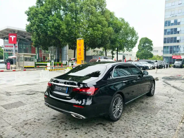 Mercedes-Benz E-Class — Фото автомобиля 7