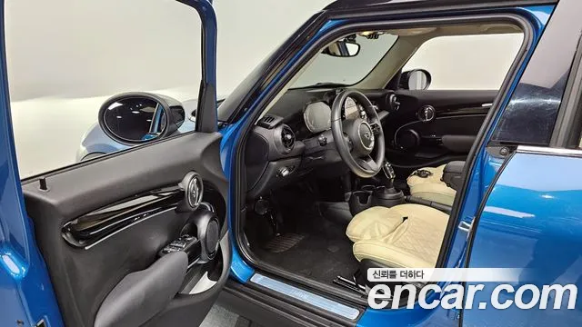 Mini Cooper Cooper 5 дверей Classic Plus — Фото автомобиля 3