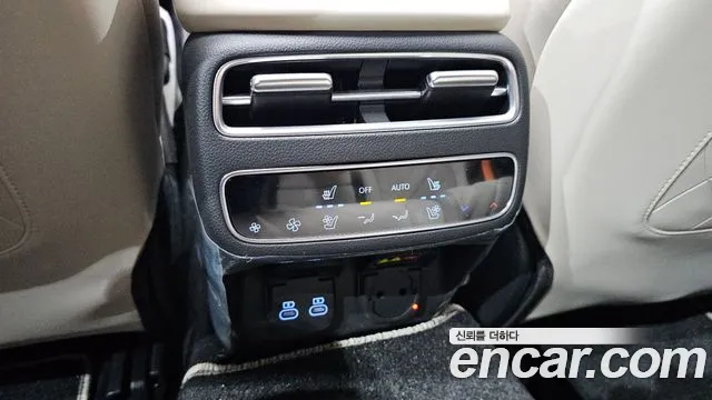 Genesis GV70 2.5T Бензин 2WD — Фото автомобиля 27