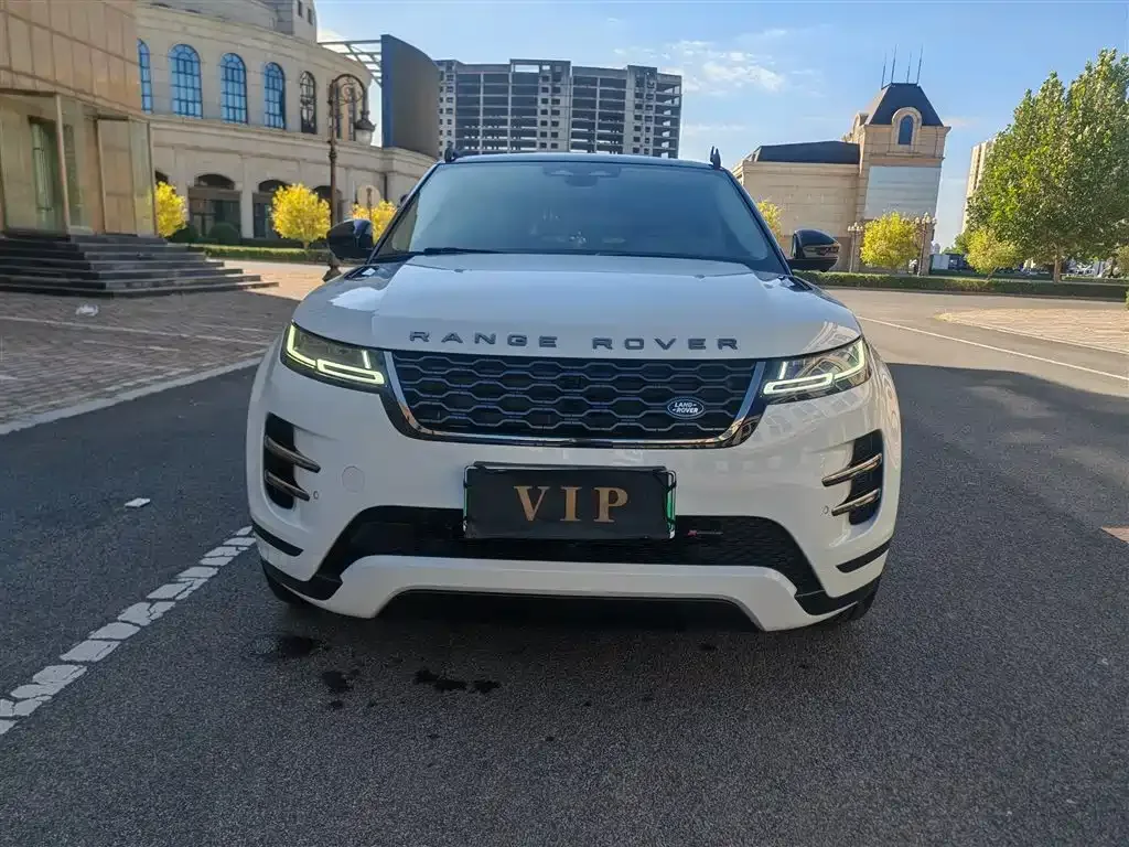 Land Rover Range Rover Evoque New Energy 2022 Range Rover Evoque L P300e Plug-in Hybrid — Фото автомобиля 2