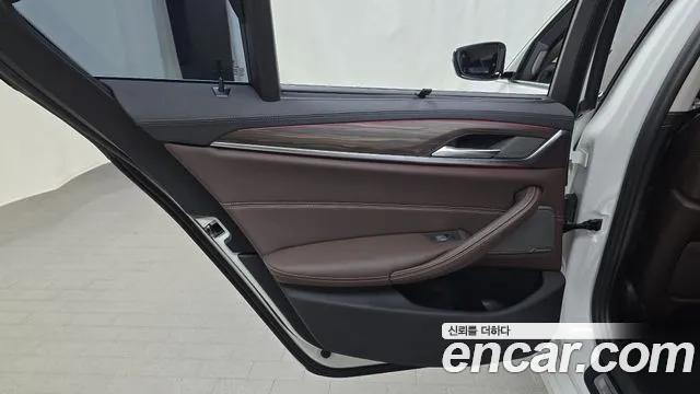 BMW 5 Series G30 — Фото автомобиля 14