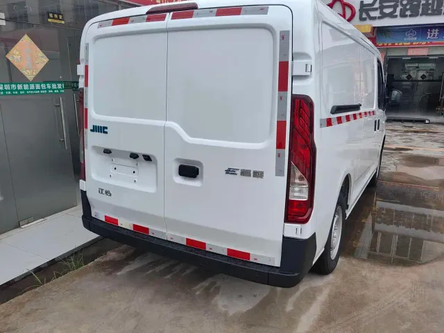 JMC E-Fushun — Фото автомобиля 2