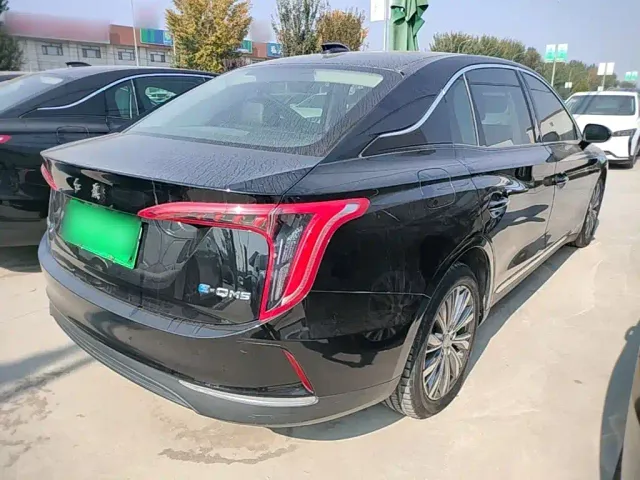 Hongqi E-QM5 — Фото автомобиля 6