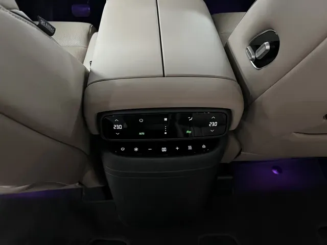 Xpeng X9 — Фото автомобиля 15