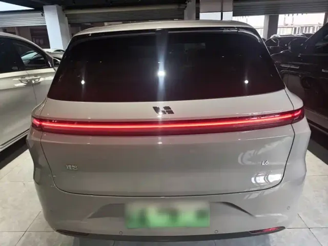 Li Auto L6 — Фото автомобиля 5
