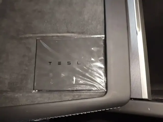 Tesla Model 3 — Фото автомобиля 16