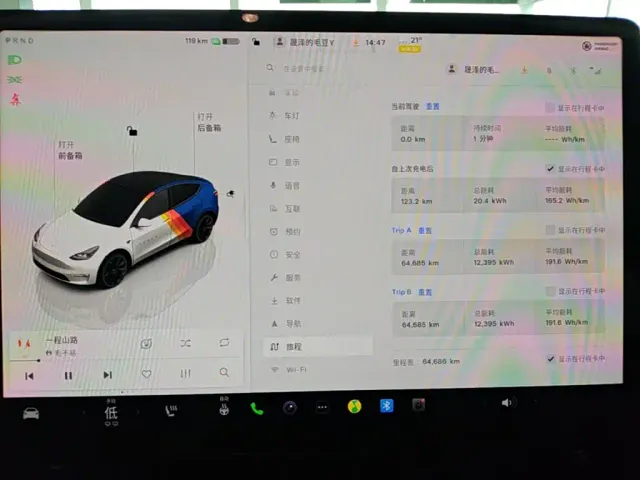 Tesla Model Y — Фото автомобиля 11