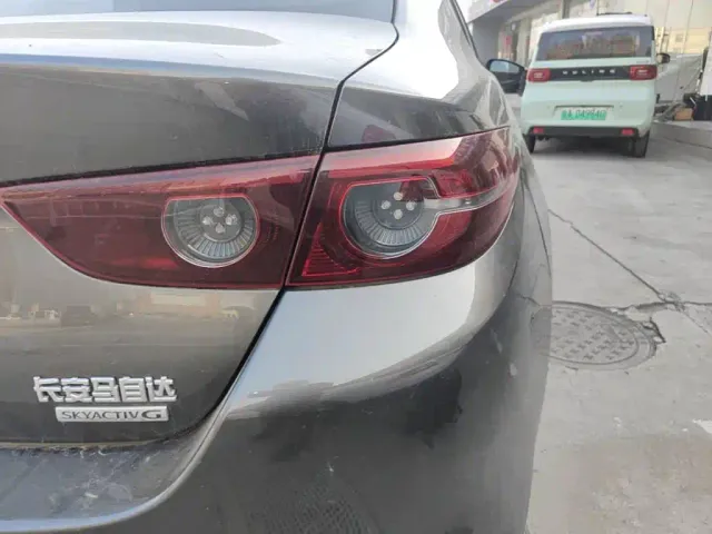 Mazda Axela — Фото автомобиля 7