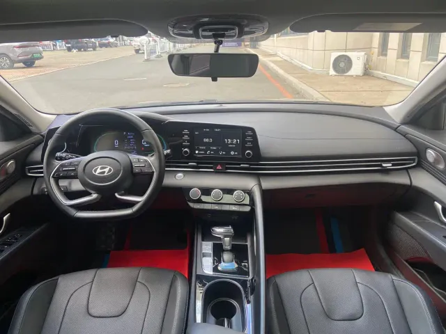 Hyundai Elantra — Фото автомобиля 10