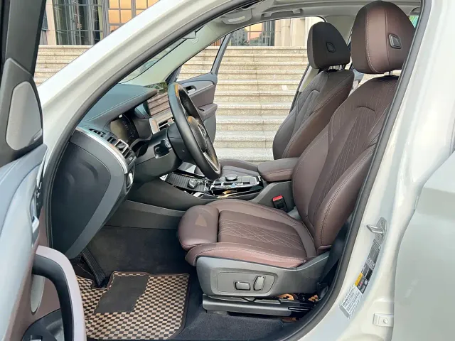 BMW iX3 — Фото автомобиля 5