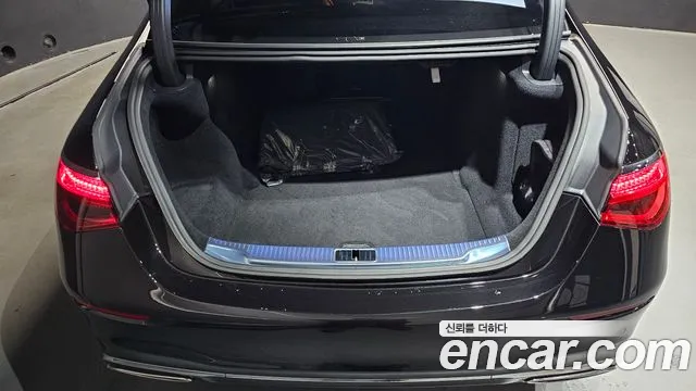 Mercedes-Benz S-Class — Фото автомобиля 30