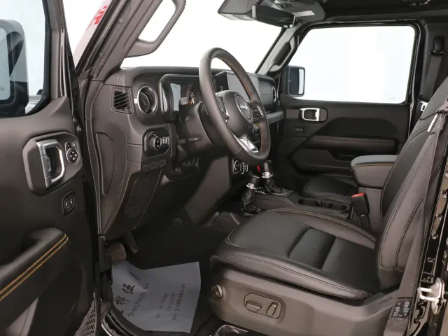 Jeep Wrangler — Фото автомобиля 4